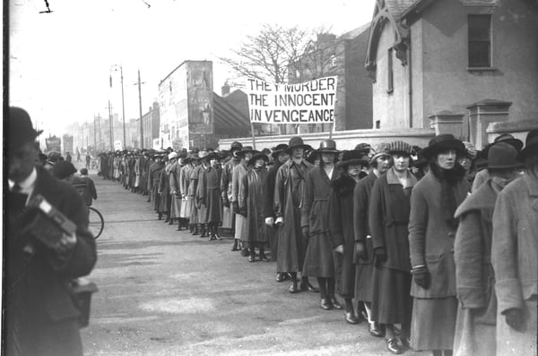 Women protesting outside Mountjoy Jail, Dublin in 1920.