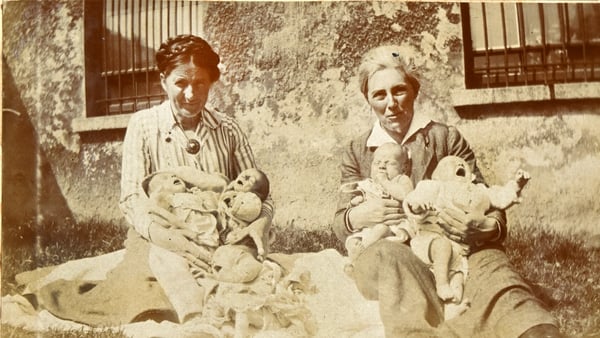 Kathleen Lynn and Madeline ffrench-Mullen with St Ultan's Hospital patients, c.1920 Photo: Courtesy of the Royal College of Physicians of Ireland